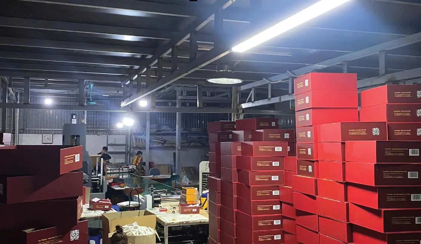 Xưởng sản xuất hộp quà Tết – đóng gói thành phẩm