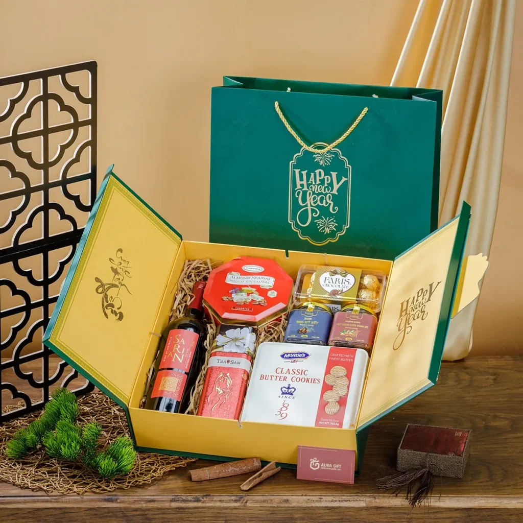 Khay giữ ruột set quà Tết không bị độn trong hộp 2 cánh xanh ngọc, ô riêng cho chai vang và hộp bánh